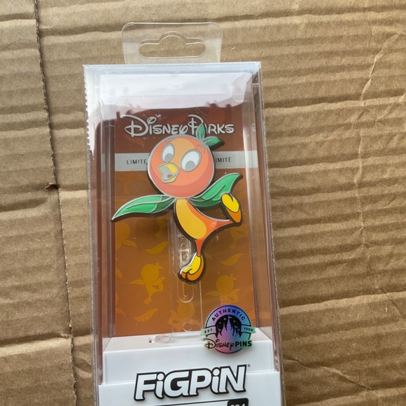 Disney parks Orange bird fig pin - Picture 2 of 3